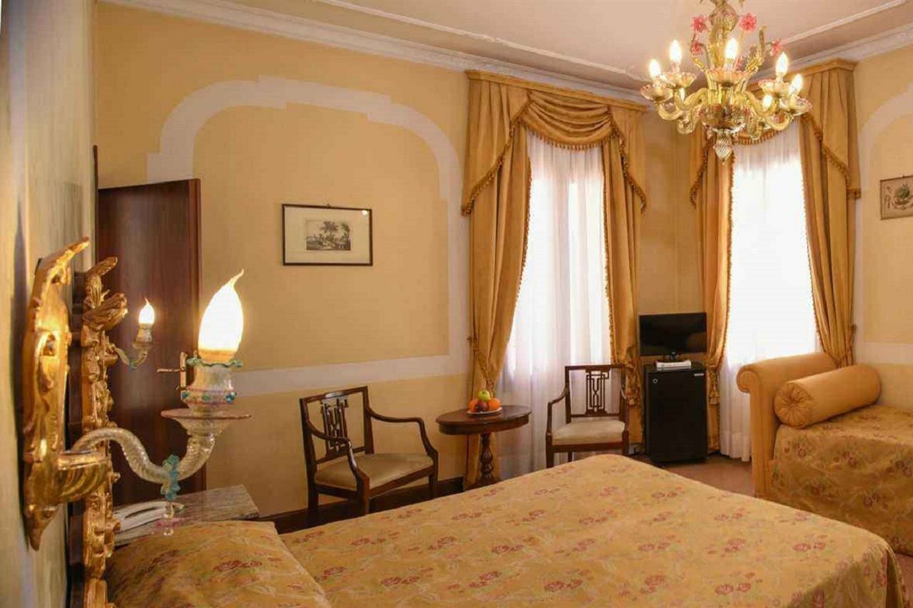 Hotel San Moisè Venezia Esterno foto
