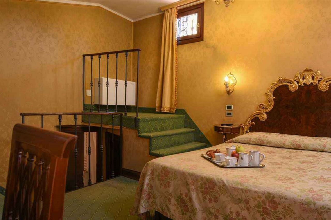 Hotel San Moisè Venezia Esterno foto